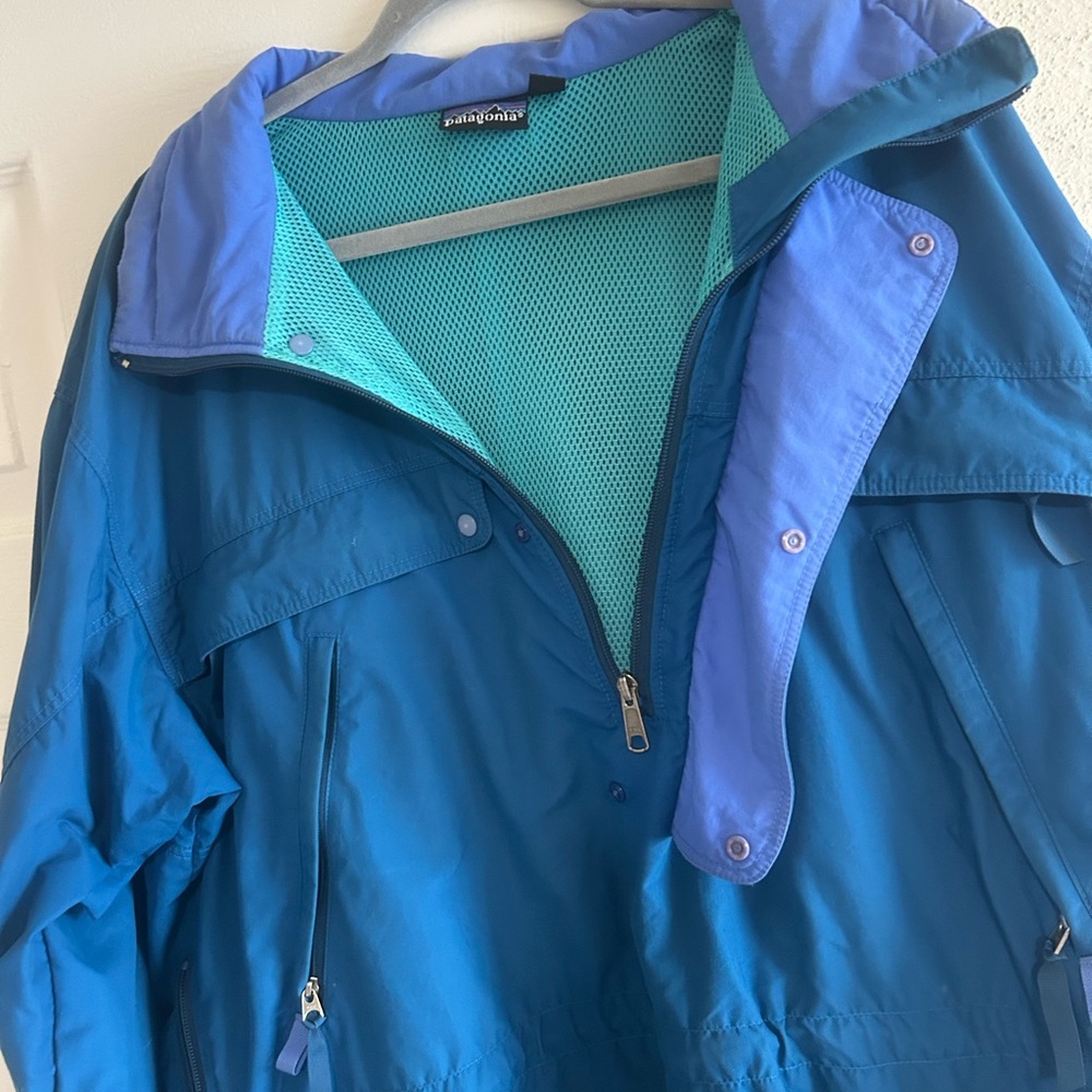 Patagonia Teal and Blue Mesh Jacket - Picture 3 of 13